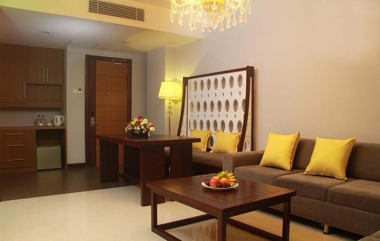 Sutanraja Hotel Kotamobagu Extérieur photo
