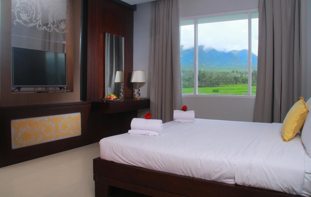 Sutanraja Hotel Kotamobagu Extérieur photo